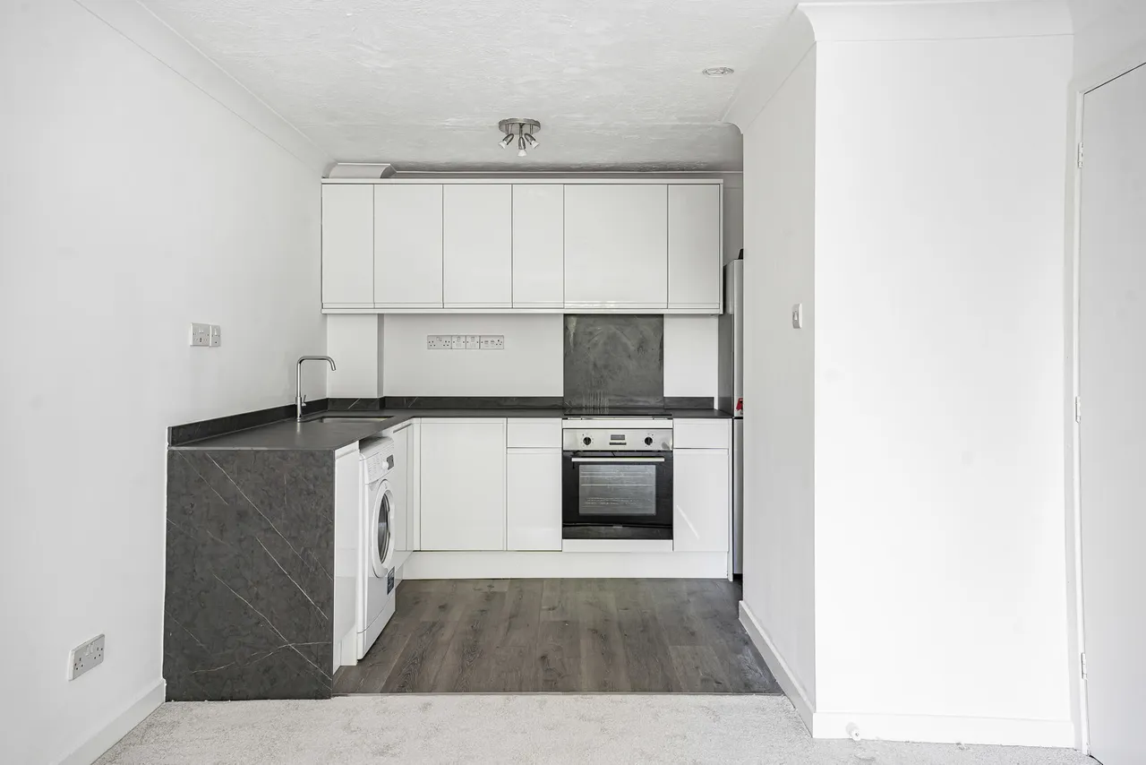 Sidney Road, Staines-upon-Thames, TW18, photo 3