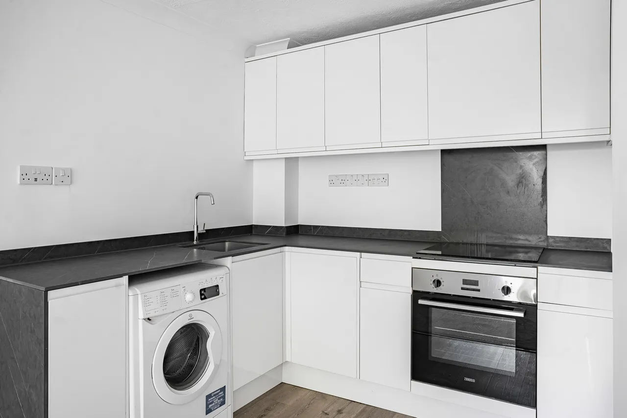 Sidney Road, Staines-upon-Thames, TW18, photo 9