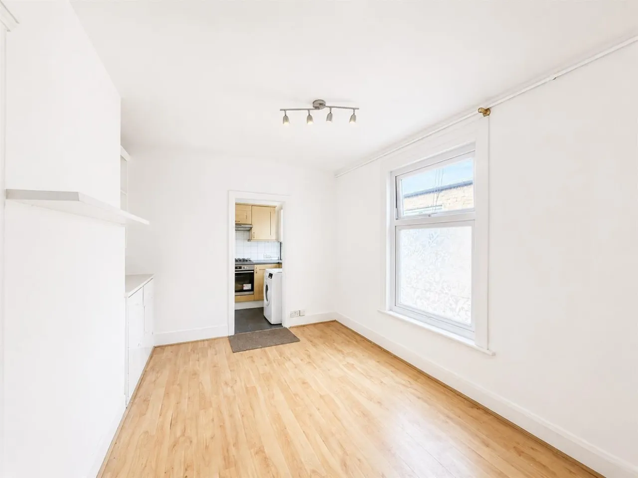 bed Maisonette For SaleCecil Road, Hounslow, TW3, photo 2