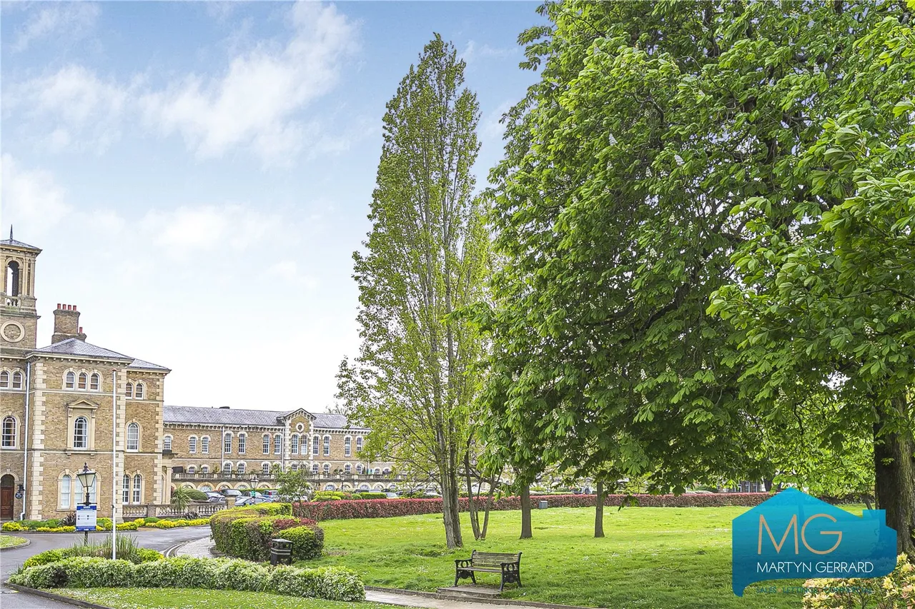 Royal Drive, Friern Barnet, N11, photo 14
