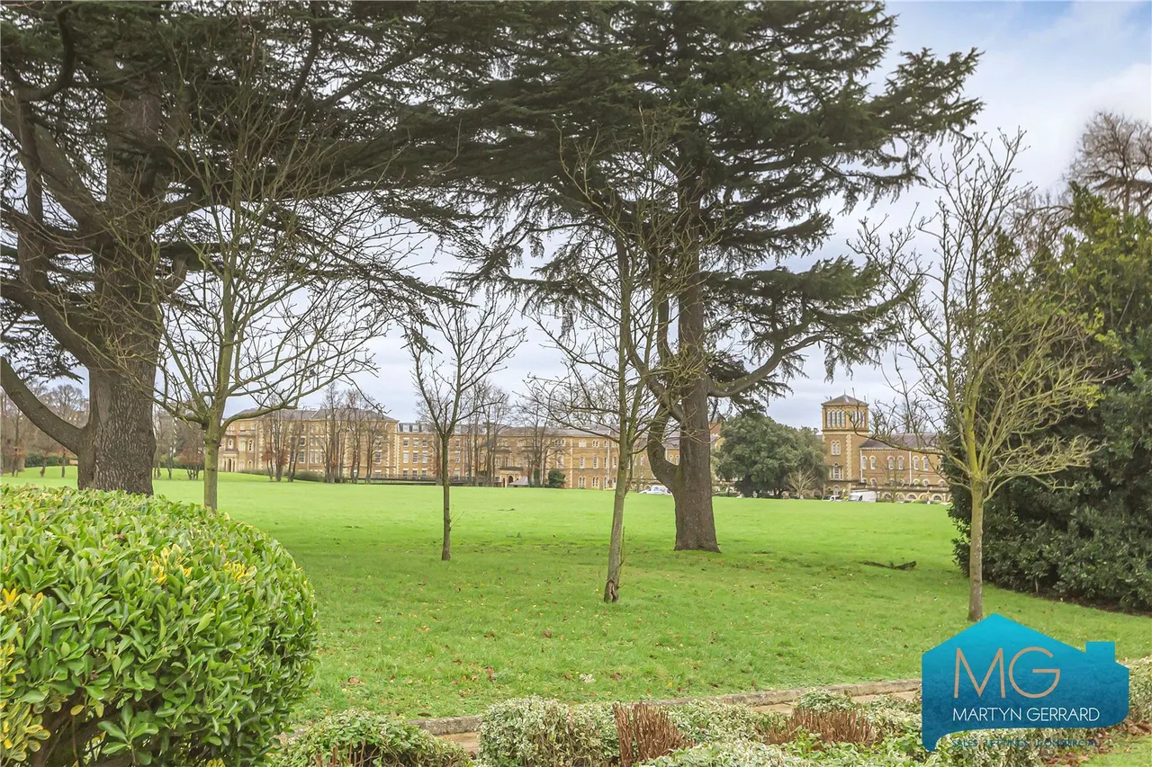 Royal Drive, Friern Barnet, N11, photo 15
