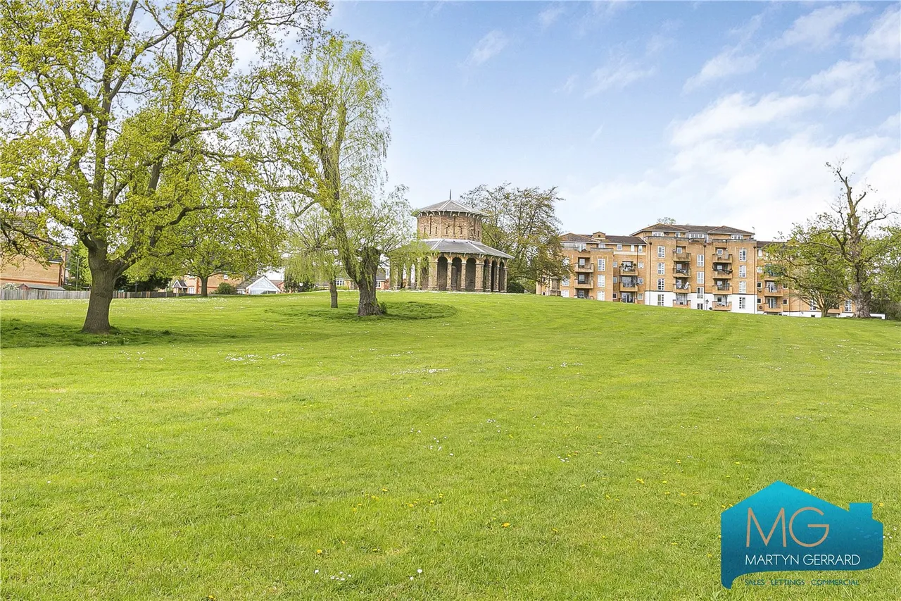 Royal Drive, Friern Barnet, N11, photo 16