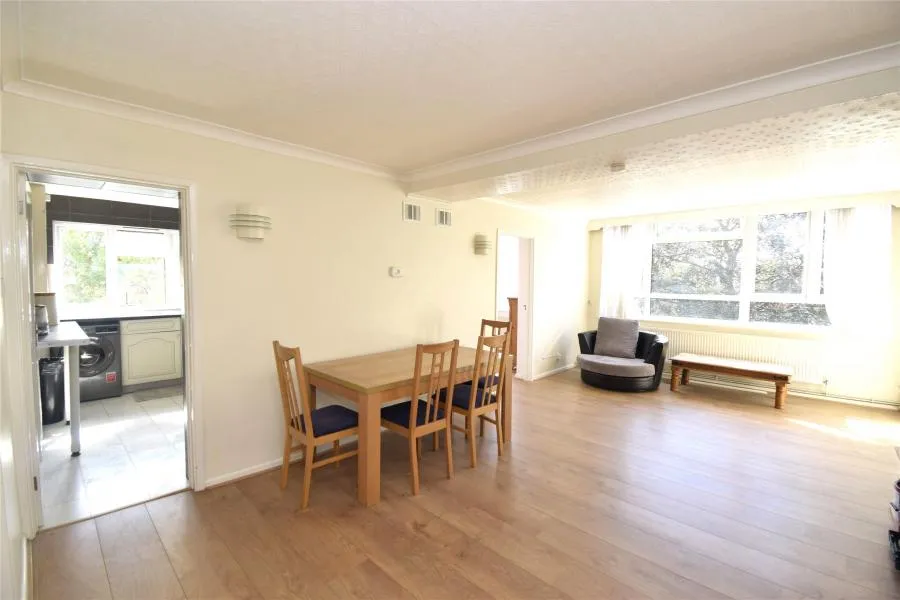 High Road, N20, photo 4