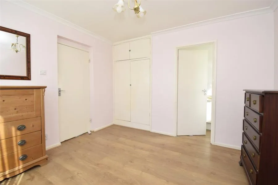 High Road, N20, photo 6