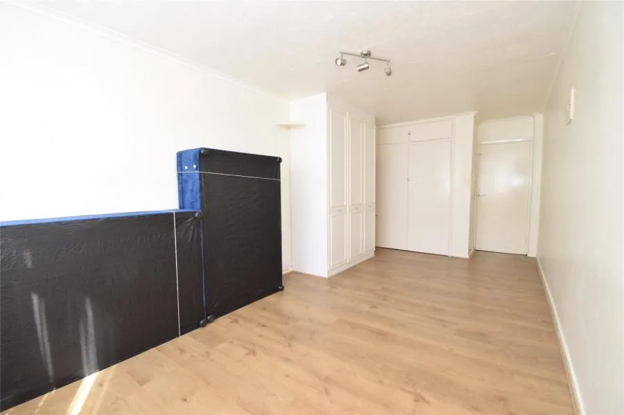 High Road, N20, photo 9