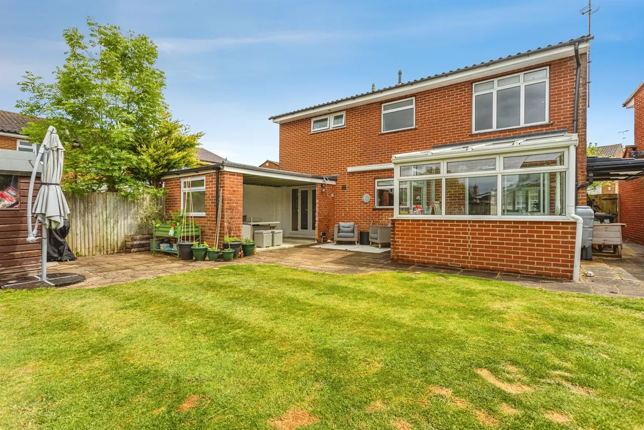 Tindal Close, Burgess Hill, photo 12