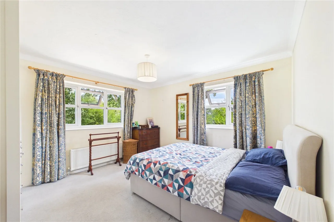 Hollybush Lane, West Heath, RG26, photo 6