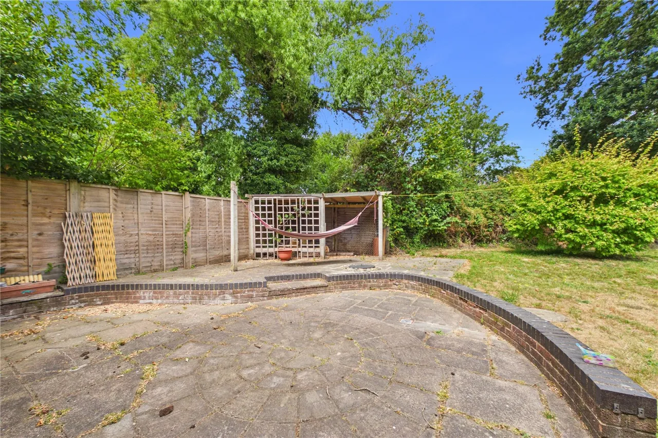 Hollybush Lane, West Heath, RG26, photo 12