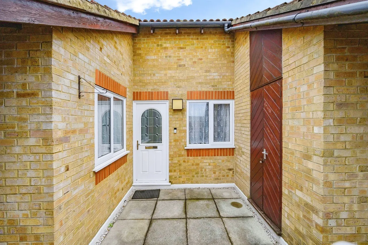 2 bed house for sale, Hancock Drive, Luton, LU2
