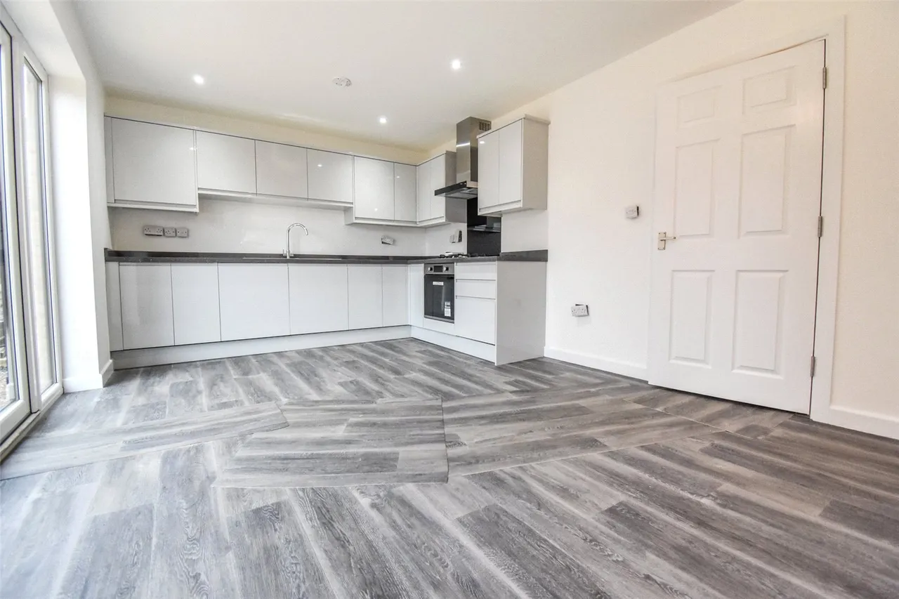 Mount Pleasant Road, Aldershot, Hampshire, GU12 4NL, photo 2