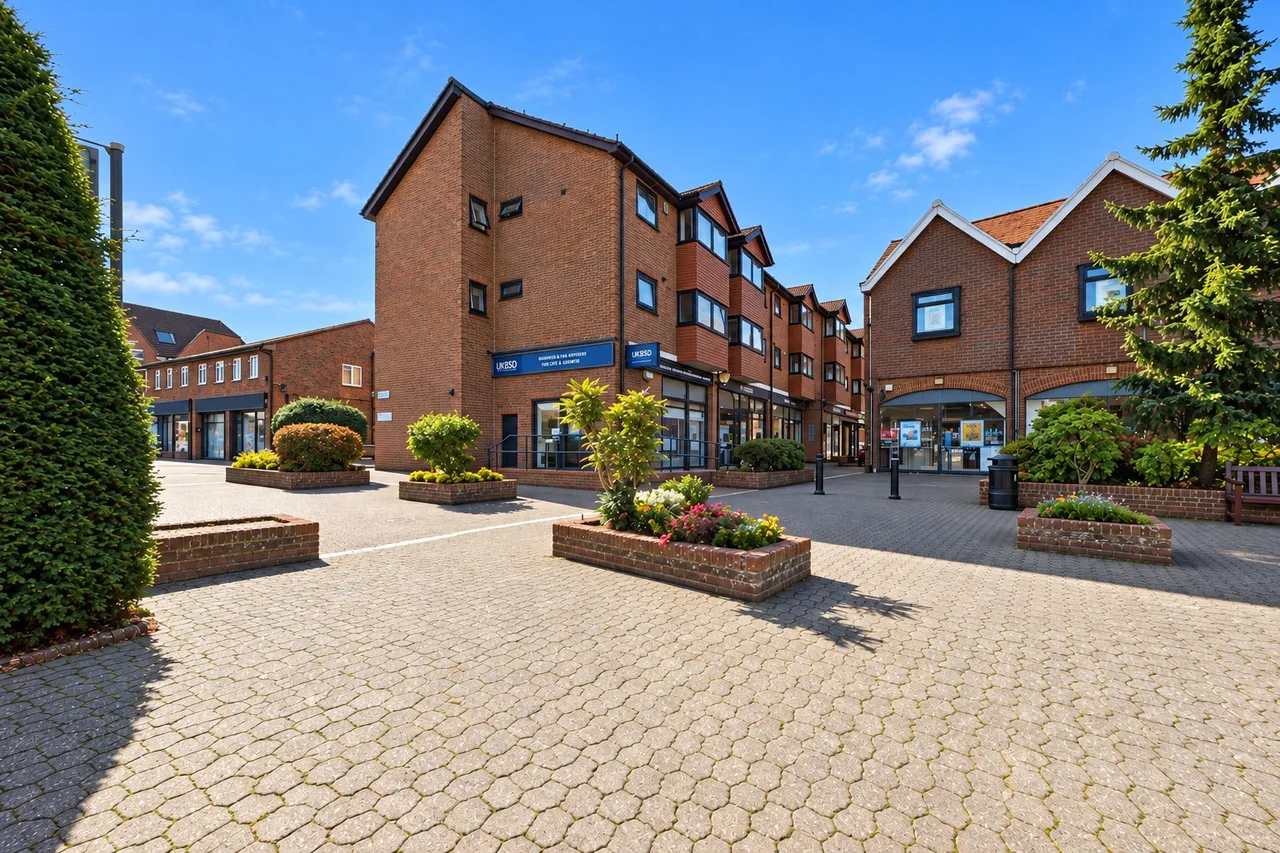 2 bed flat for sale, Denly Way, Lightwater, GU18