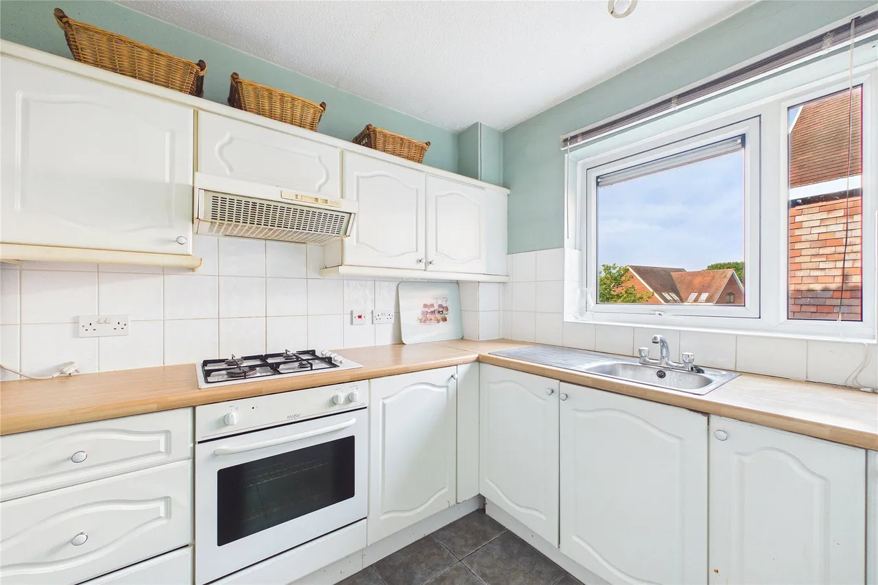 Denly Way, Lightwater, GU18, photo 5