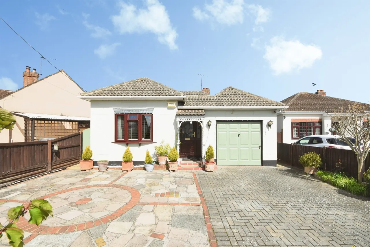 2 bed house for sale — Jubilee Avenue, Broomfield, Chelmsford