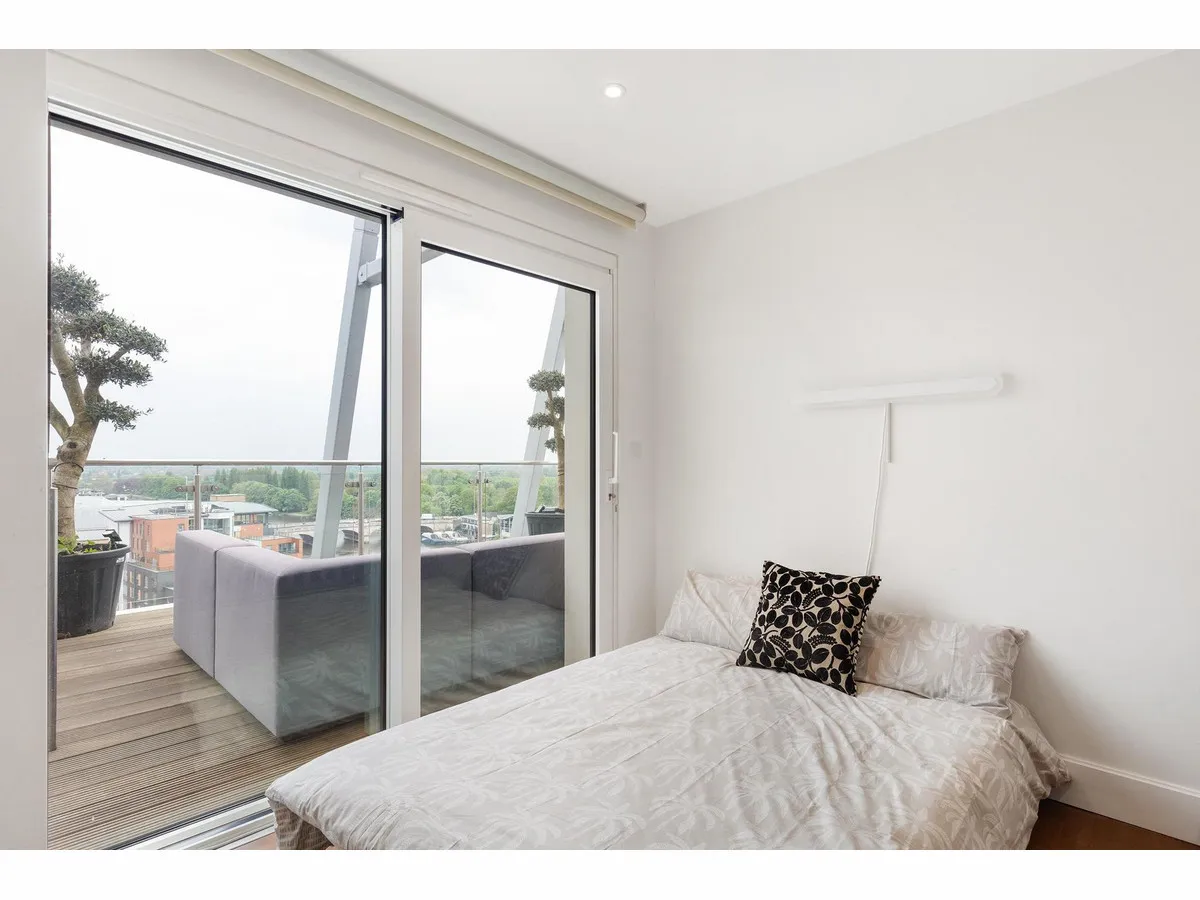 Henry Macaulay Avenue, Kingston Upon Thames, KT2, photo 13