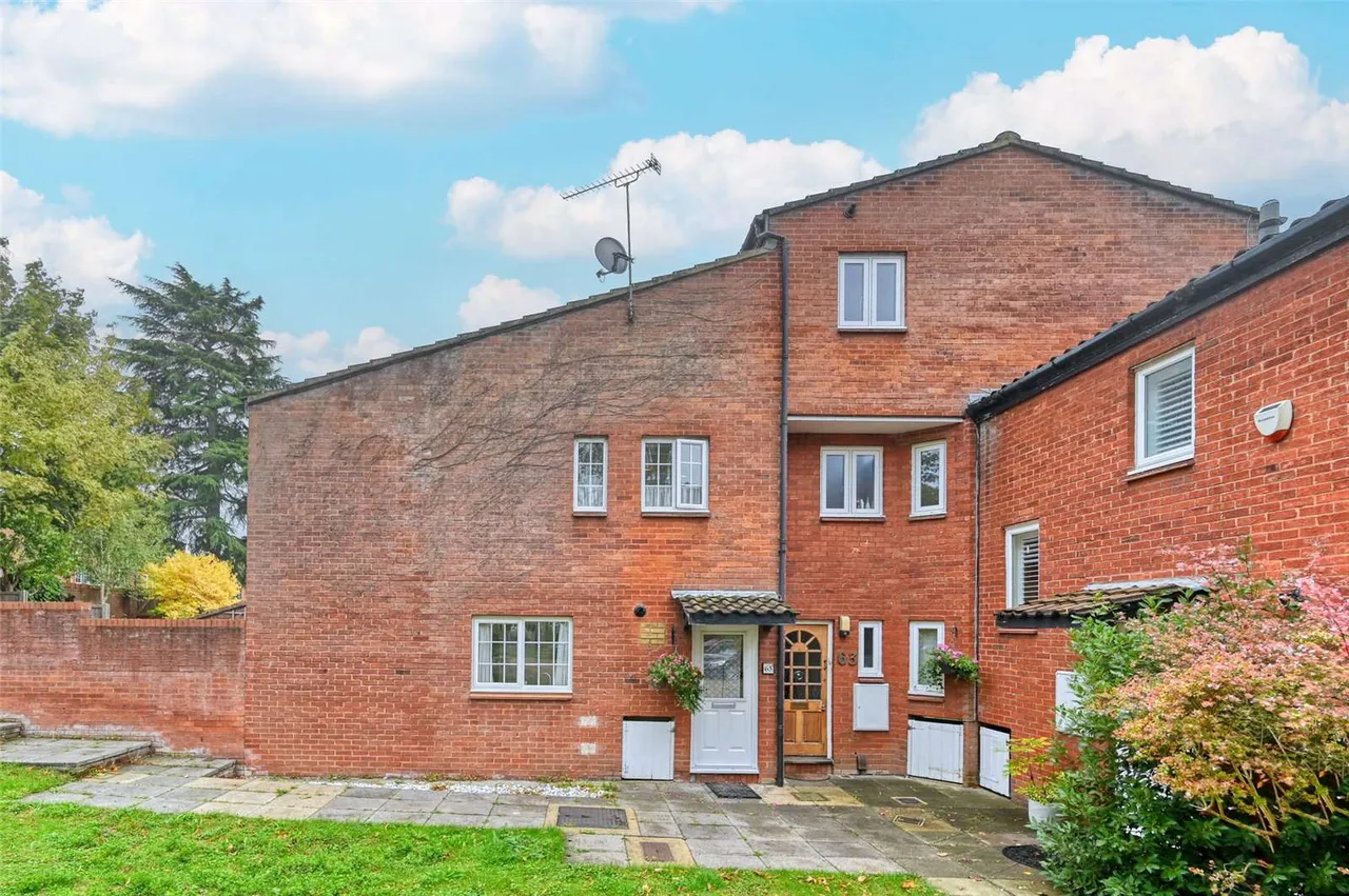 2 bed house to rent — Myrtleside Close, Northwood, Middlesex, HA6 2XQ