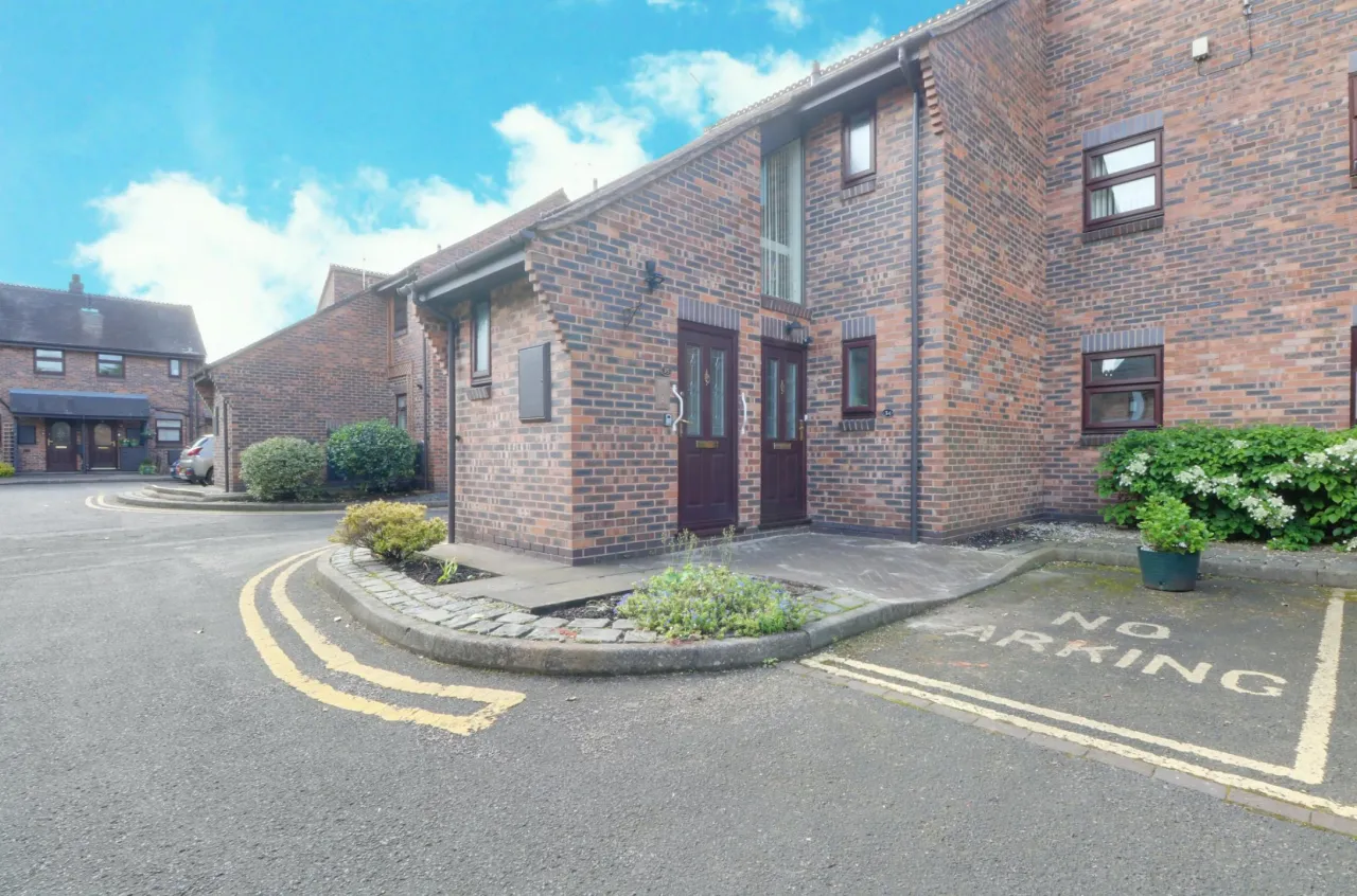 2 bed flat for sale, Rectory Close, Nantwich