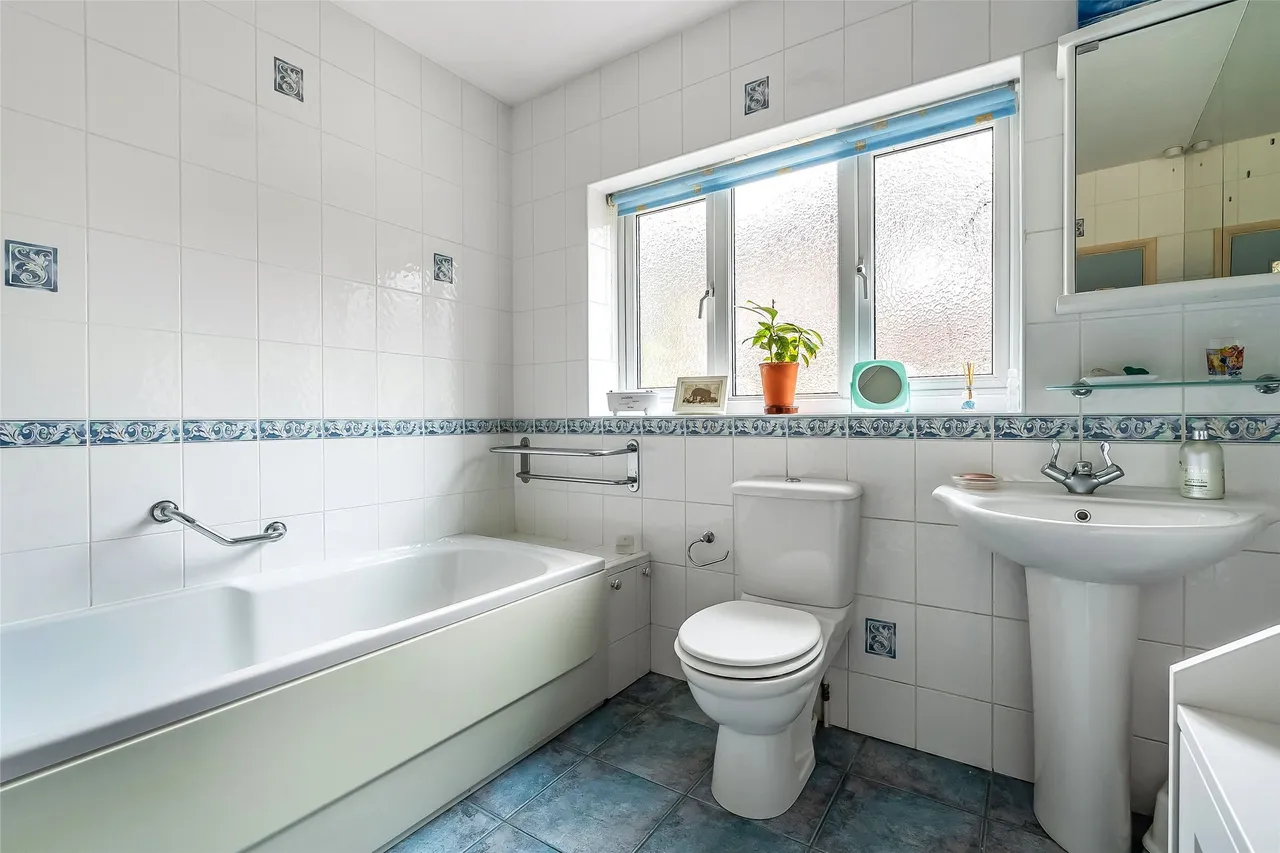 The Paddock, Westcott, RH4, photo 12