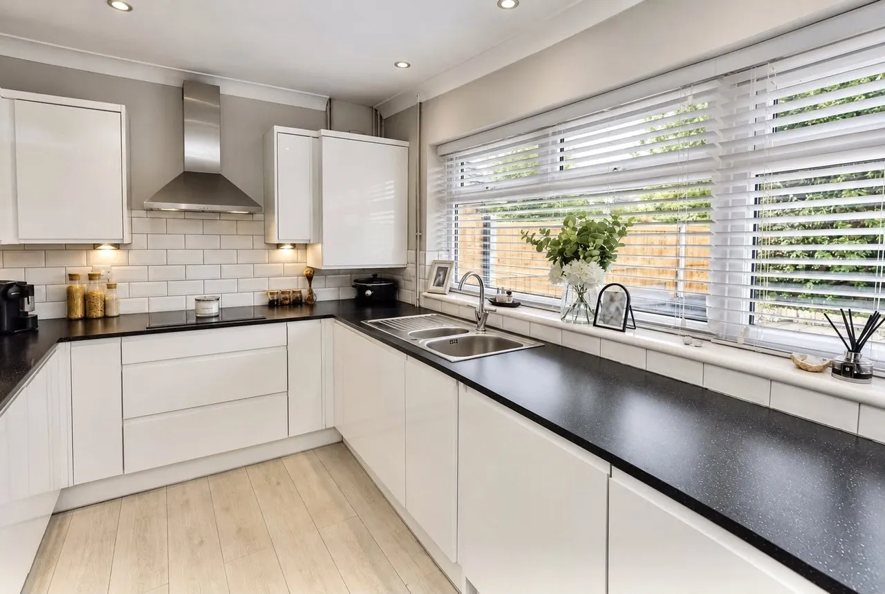 Watson's Close, Broughton, CH4, photo 9