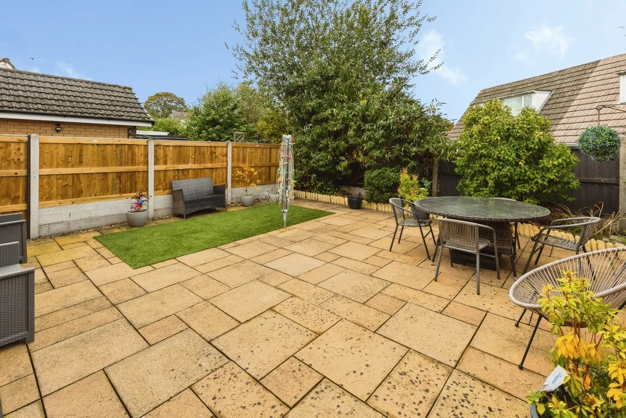Watson's Close, Broughton, CH4, photo 15