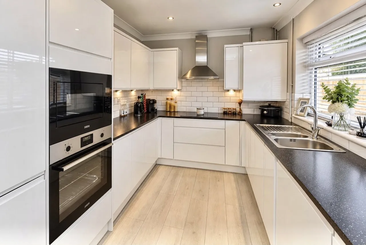 Watson's Close, Broughton, CH4, photo 8