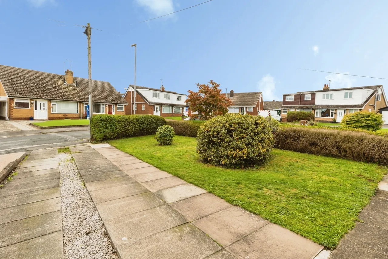 Watson's Close, Broughton, CH4, photo 17