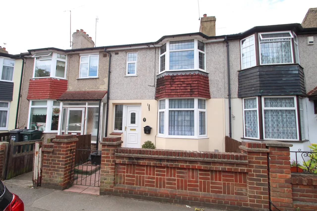 3 bed house for sale — Cranford Road, Dartford