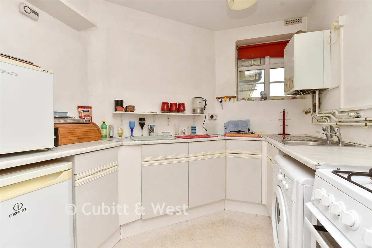 Brighton Road, Purley, CR8, photo 3
