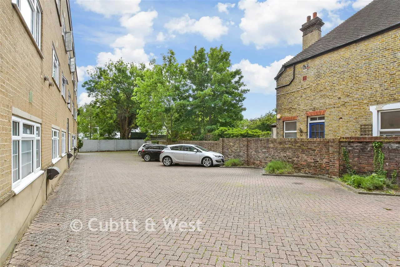 Brighton Road, Purley, CR8, photo 8