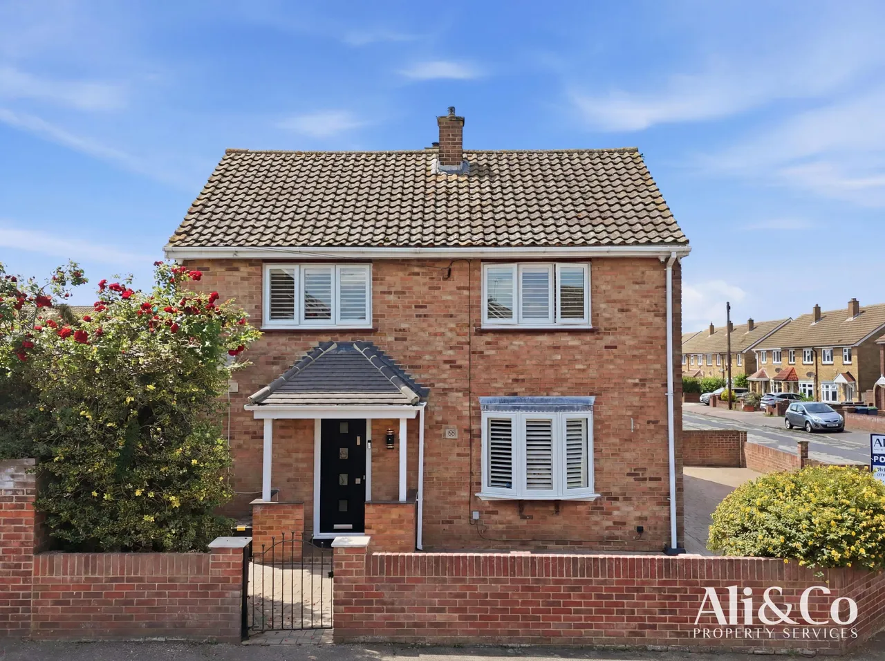 3 bed house for sale — St. Francis Way, Grays, Essex, RM16 4RB