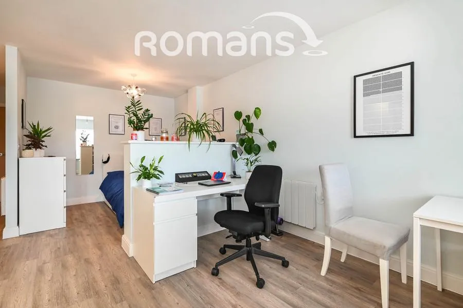 High Street, Crowthorne, RG45, photo 5