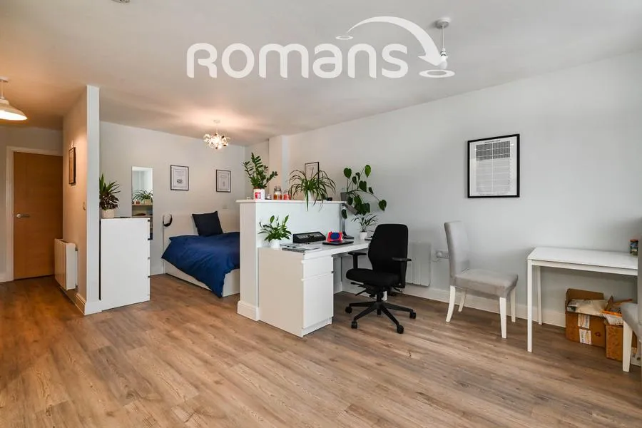 High Street, Crowthorne, RG45, photo 4