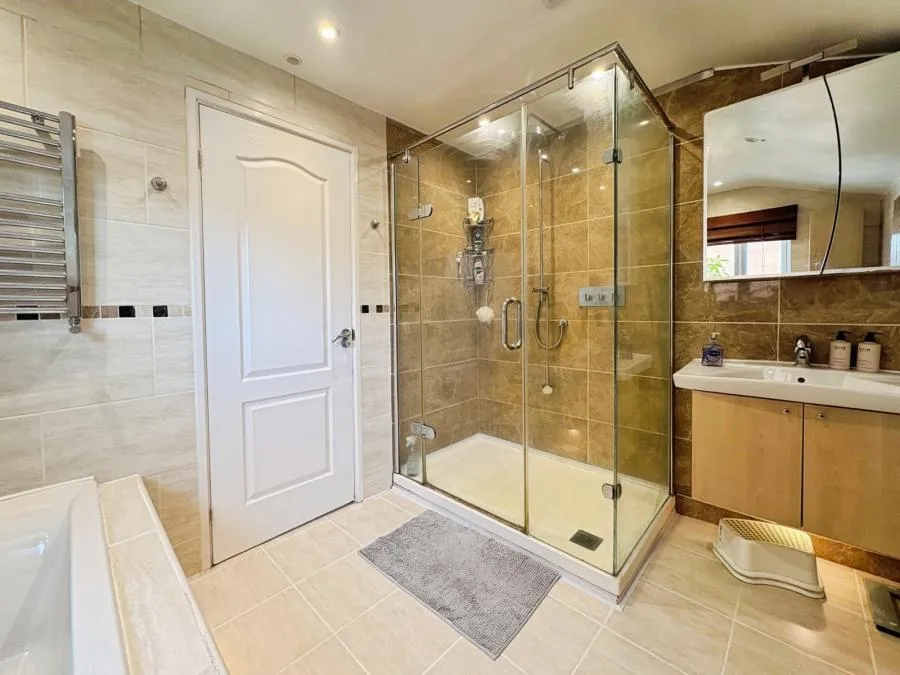 Handford Lane, Yateley, GU46, photo 5