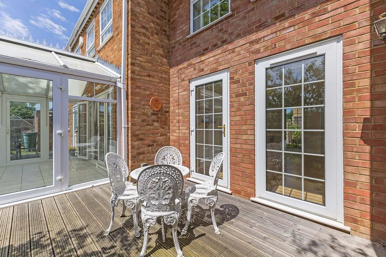 Brompton Drive, Cranbrook Drive, Maidenhead, Berkshire, photo 27