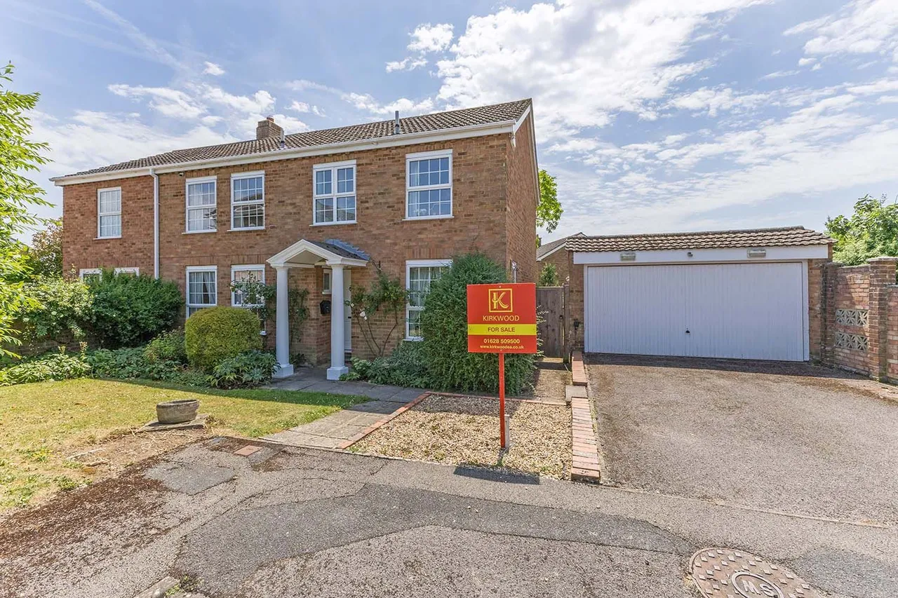 4 bed house for sale — Brompton Drive, Cranbrook Drive, Maidenhead, Berkshire