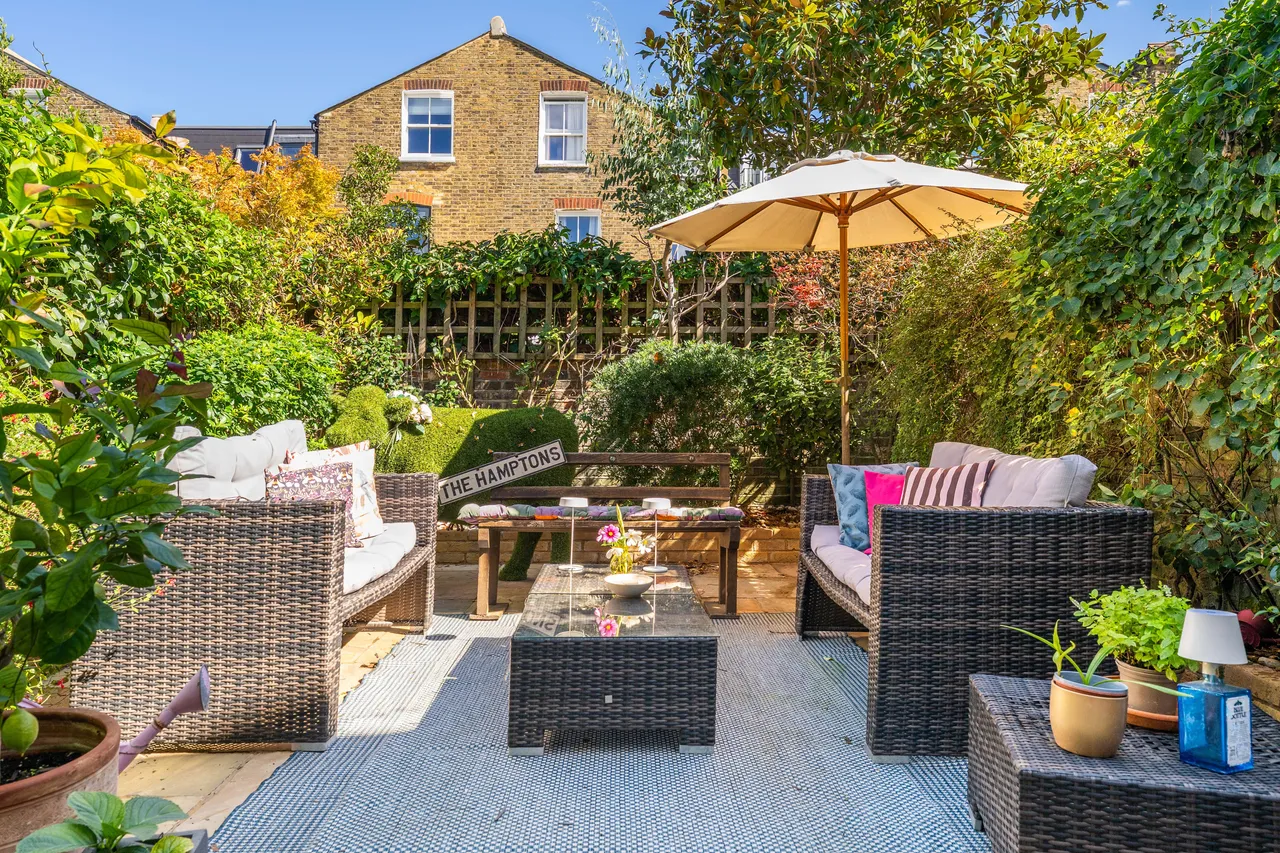 Wroughton Road, London, SW11, photo 24