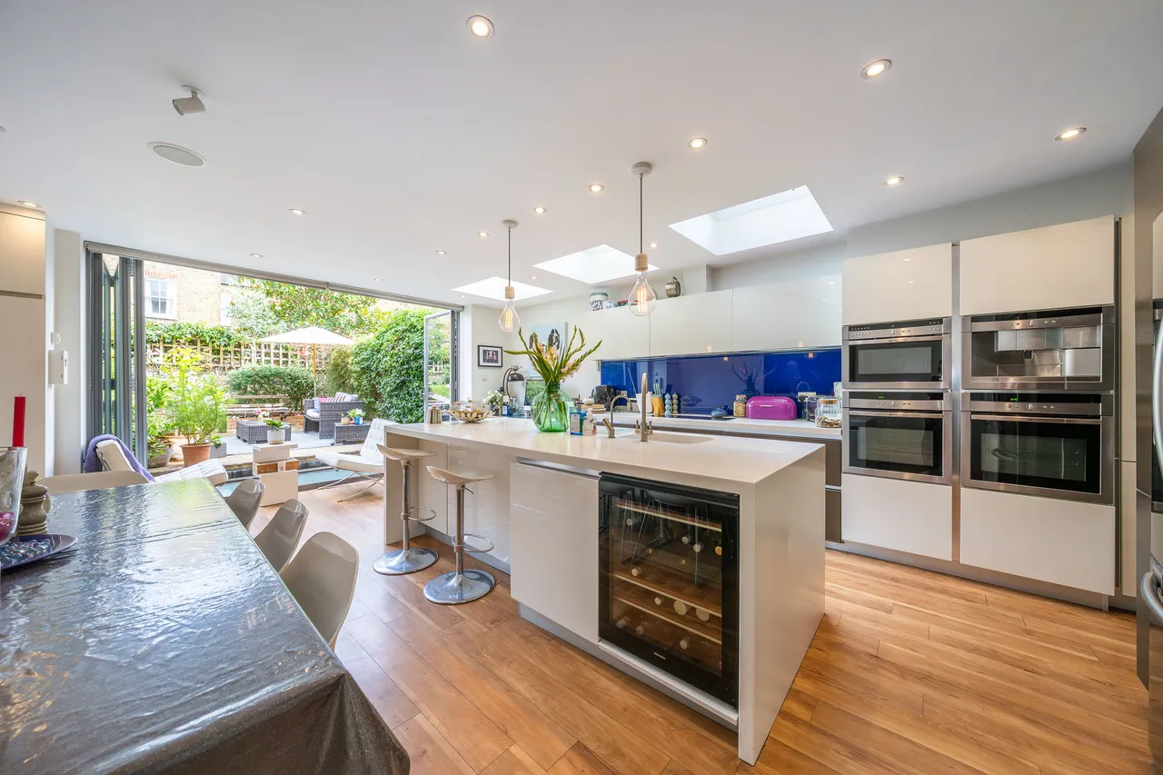 Wroughton Road, London, SW11, photo 15