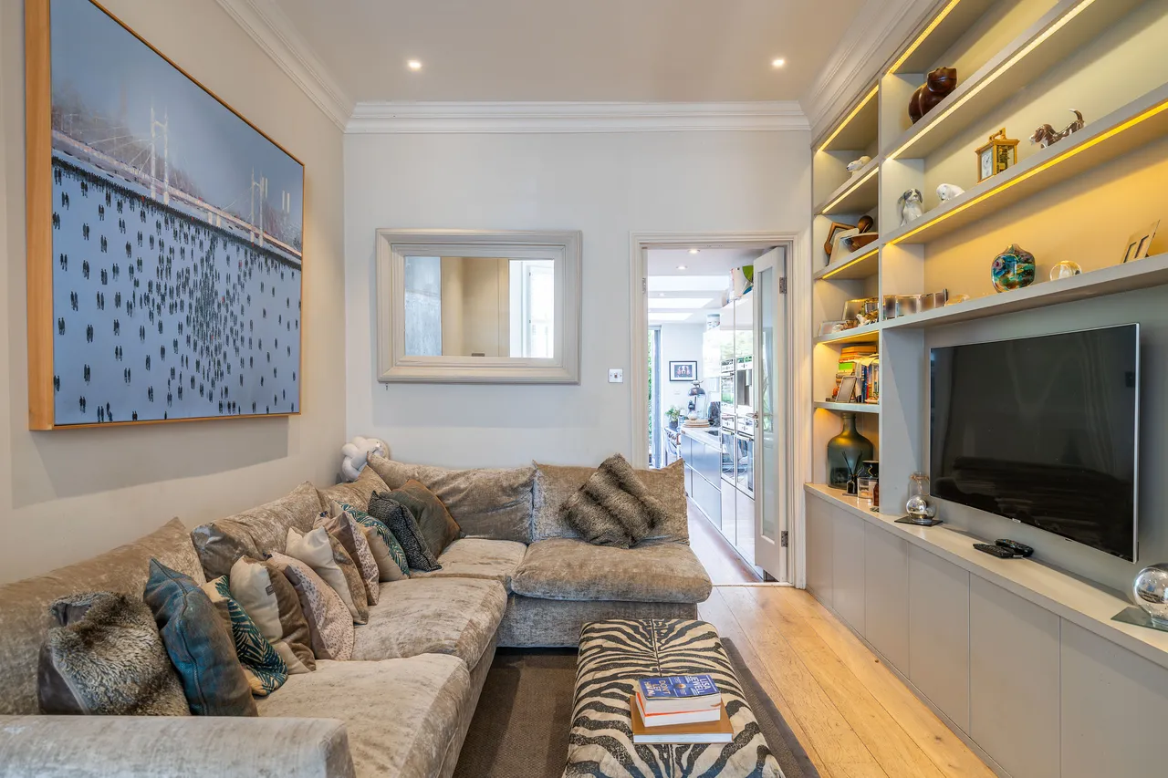 Wroughton Road, London, SW11, photo 12