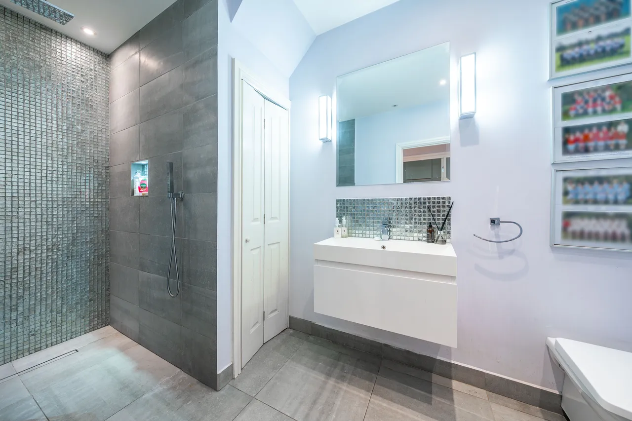 Wroughton Road, London, SW11, photo 35