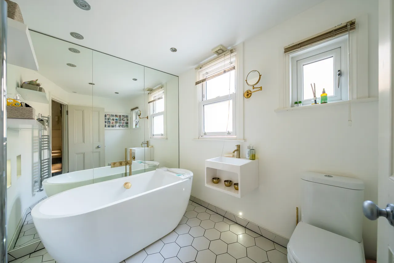 Wroughton Road, London, SW11, photo 19