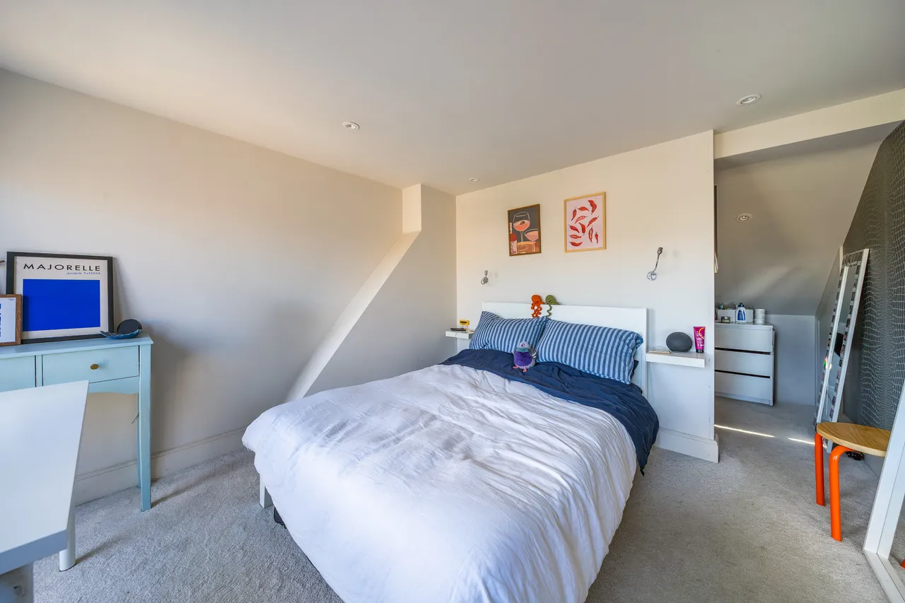 Wroughton Road, London, SW11, photo 33