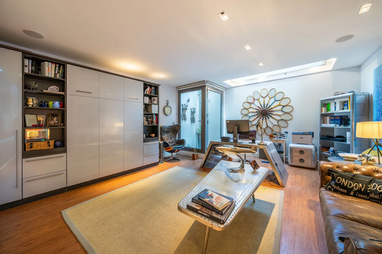 Wroughton Road, London, SW11, photo 38