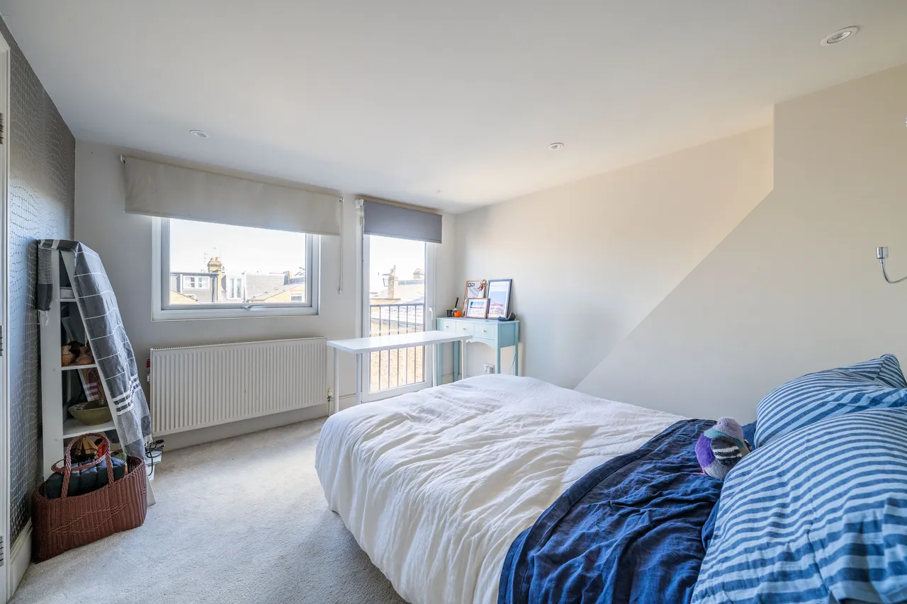 Wroughton Road, London, SW11, photo 16