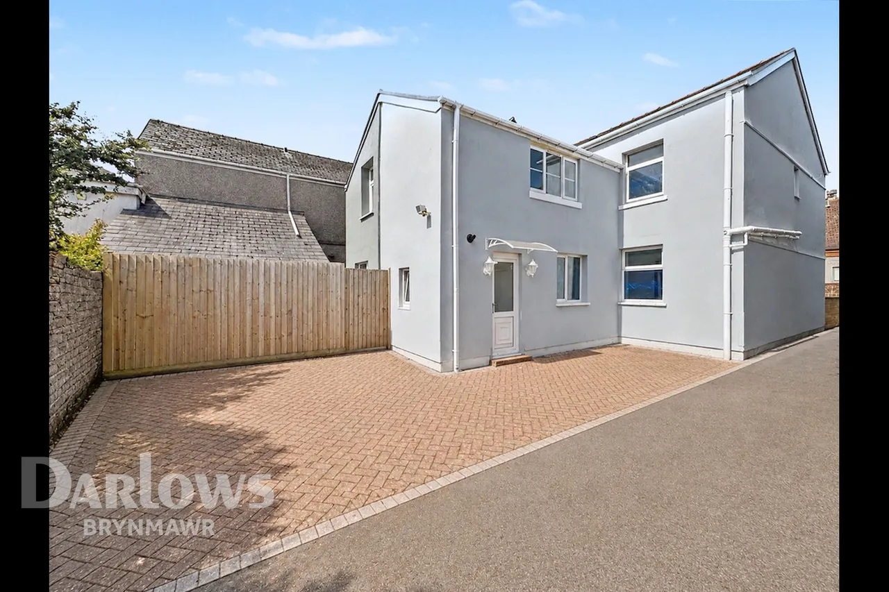 3 bed house for sale, Market Square, Brynmawr