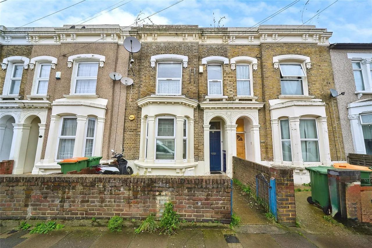 1 bed flat for sale — Keogh Road, London, E15
