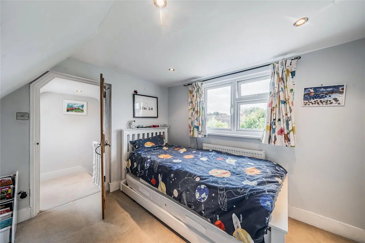 Crutchfield Lane, Walton-On-Thames, KT12, photo 10