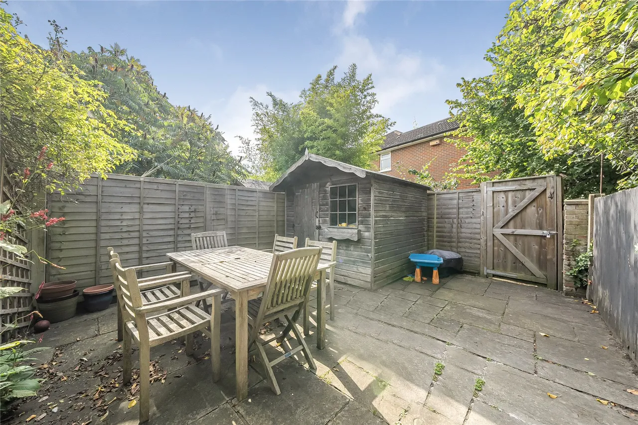 Crutchfield Lane, Walton-On-Thames, KT12, photo 12
