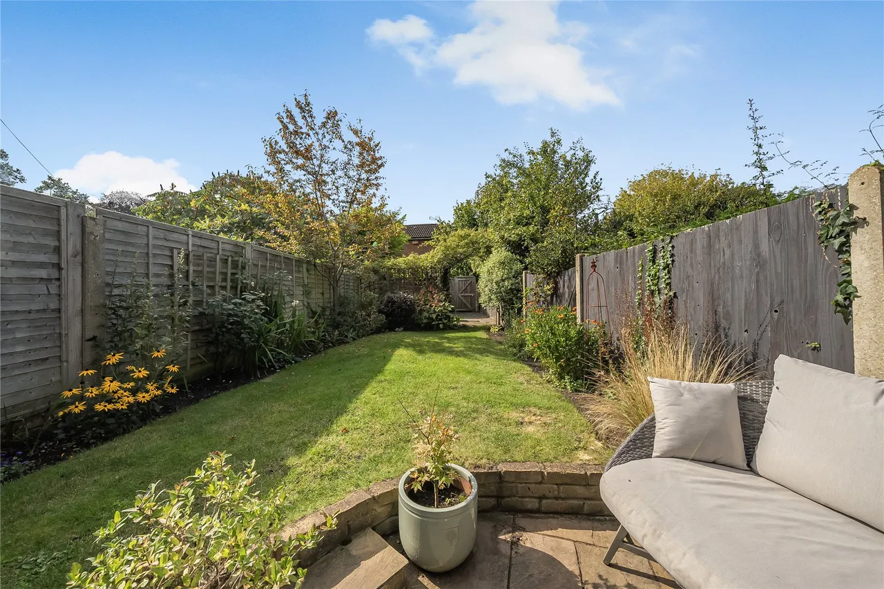 Crutchfield Lane, Walton-On-Thames, KT12, photo 11