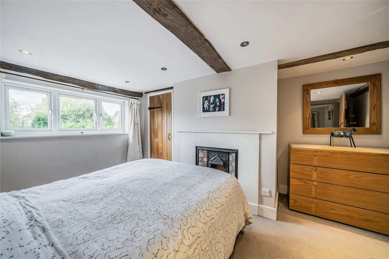 Crutchfield Lane, Walton-On-Thames, KT12, photo 8