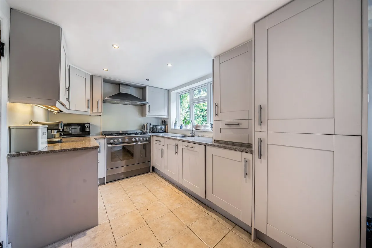 Crutchfield Lane, Walton-On-Thames, KT12, photo 5