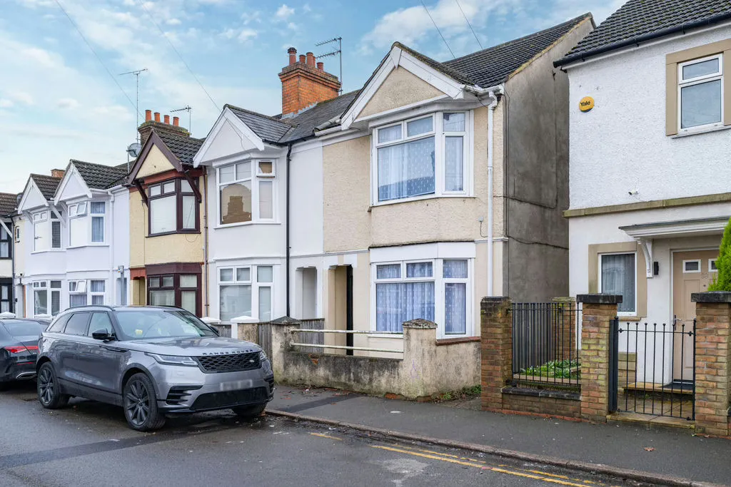 3 bed property for sale — Osborne Street, Bletchley, Milton Keynes, Buckinghamshire, MK2 2LR